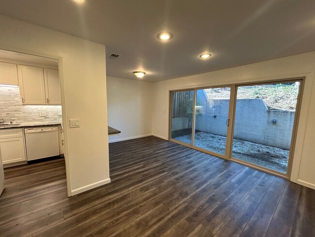 Building Photo - Move-In-Ready two-story townhome located o...