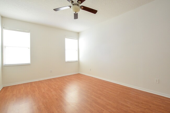 Building Photo - AMAZING 4 Bed 2 Bath Home For Rent in Sanf...