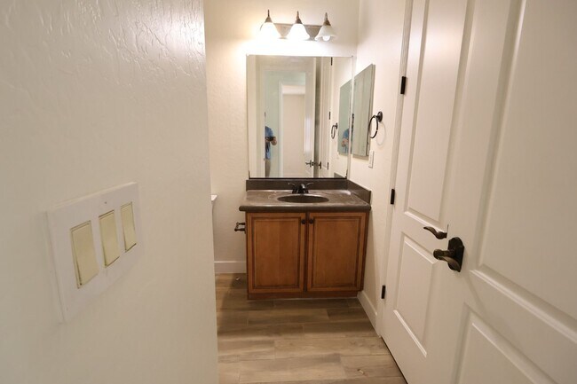 Building Photo - Remodeled 4 Bed 2 Bath Home.