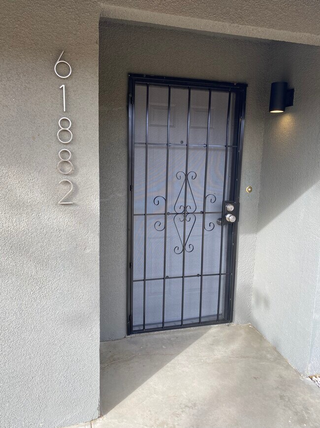 Building Photo - 61880 Verbena Rd