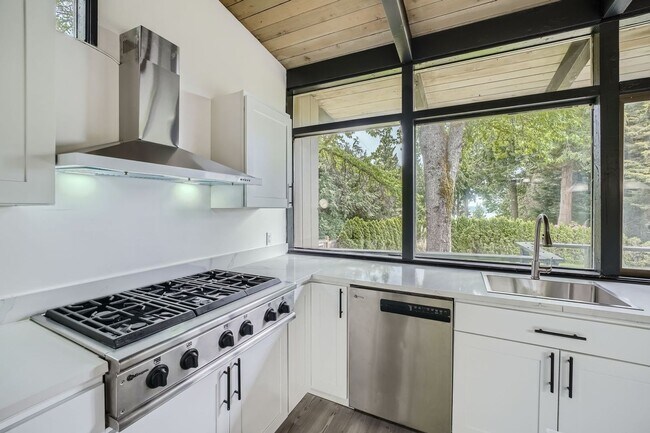Building Photo - 4Bd/3.5Ba Medina House