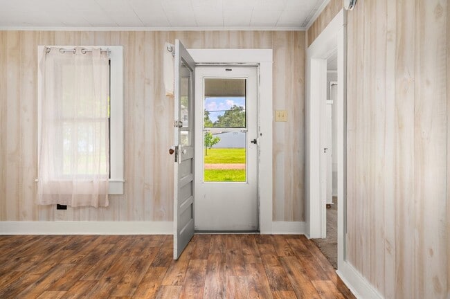 Building Photo - Charming 2 Bedroom 1 Bath In Boyce!