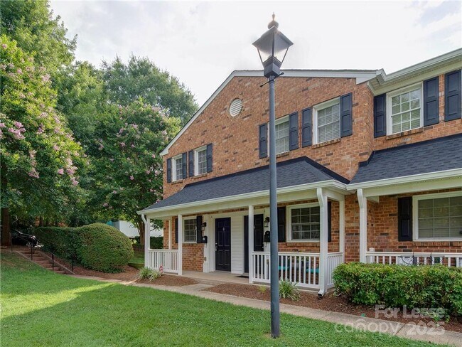 Building Photo - 1344 Green Oaks Ln
