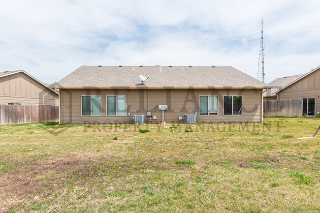 Building Photo - 4809 N Hillside Ct