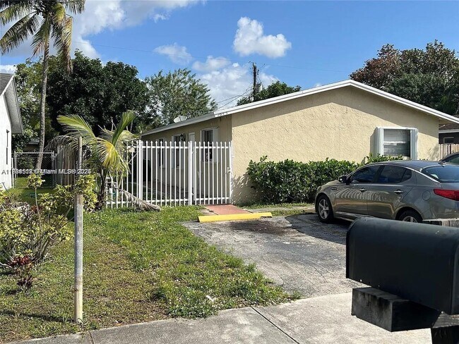 Primary Photo - 2845 NW 13th Ct