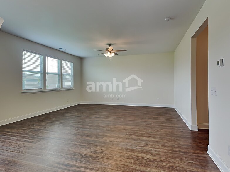 Building Photo - 2008 Bennett Dr