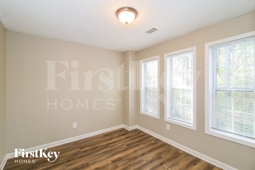 Building Photo - 531 Judith Court.