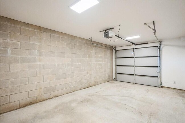 Building Photo - 700 Denson Dr