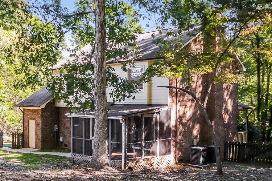 Building Photo - 524 Robin Dr