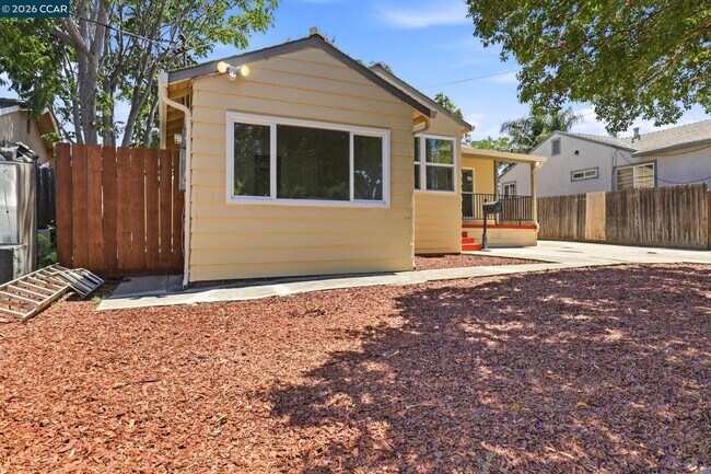Building Photo - 53 Ramona St