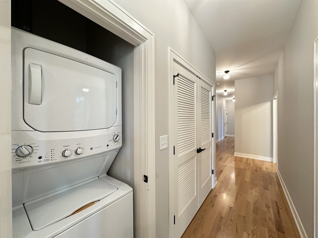 Building Photo - 2100 W 18th Pl