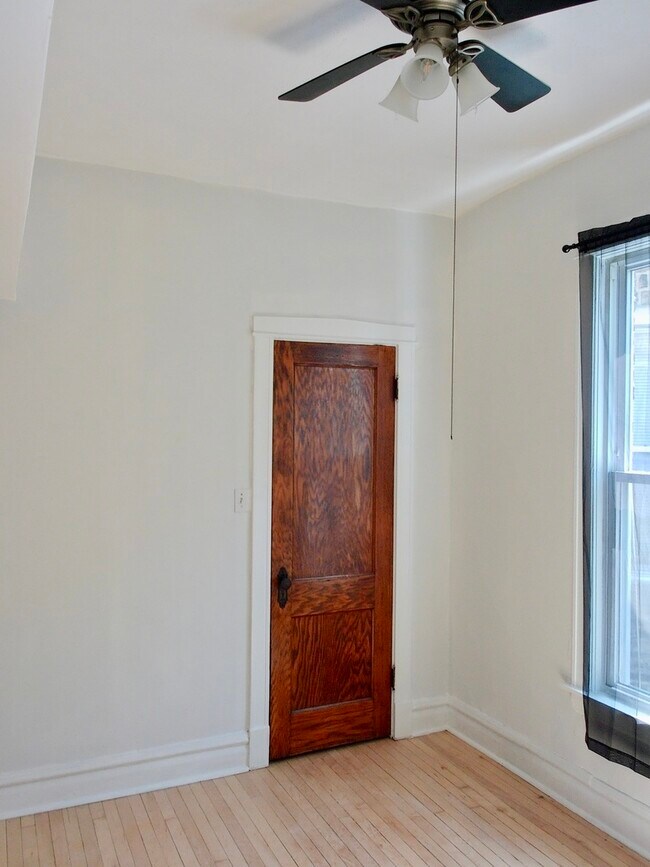 Building Photo - 3918 W Van Buren St