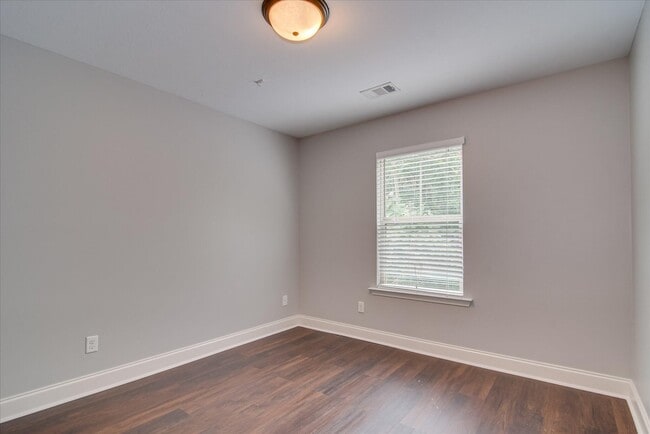 Building Photo - 1133 Sierra Ln