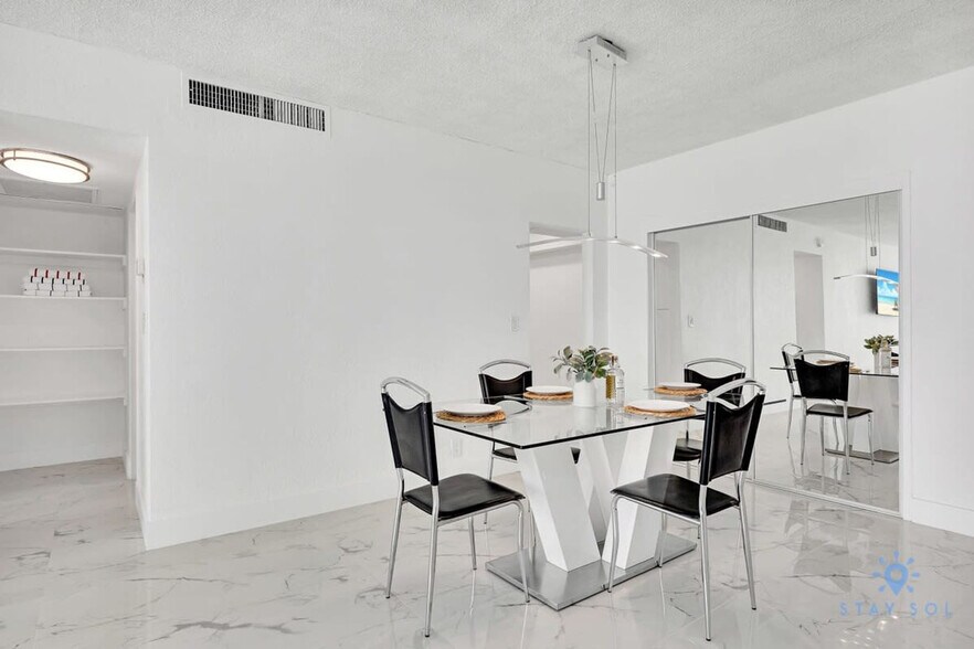 Building Photo - 3901 S Ocean Dr