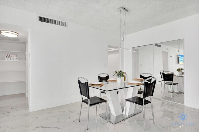 Building Photo - 3901 S Ocean Dr