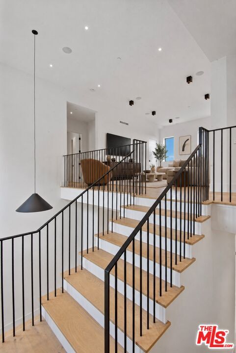 Building Photo - 1030 Centinela Ave