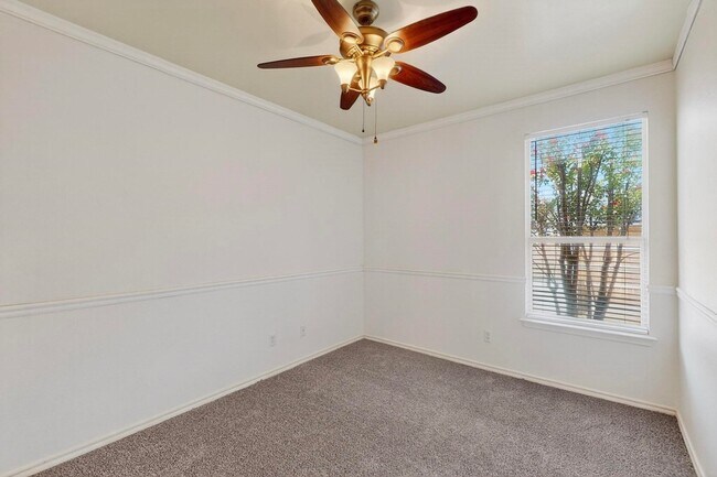 Building Photo - 165 Hirth Dr