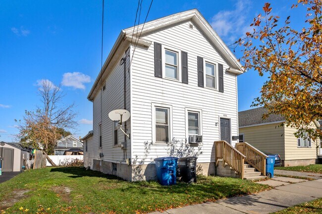 Building Photo - 330 W 8th Ave