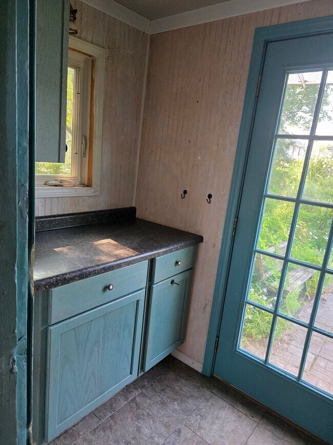 Building Photo - 3-Bedroom, 1-Bathroom Home with Basement & Garage – $1,375/Month | Accepting Section 8