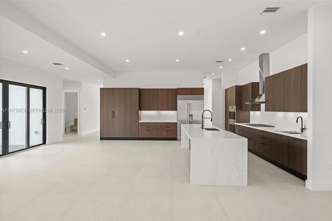 Building Photo - 5718 Ashwood Cir