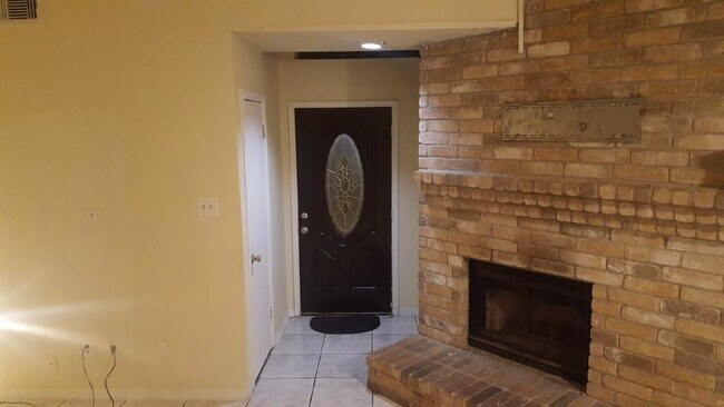 Building Photo - 6311 Clayridge Dr