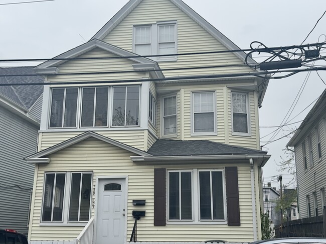 Primary Photo - 129 Clifford St