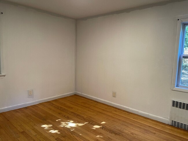 Building Photo - **100 SICARD ST** Basement+Driveway+Off-Street Parking+Free Washer/Dryer+Deck+Backyard