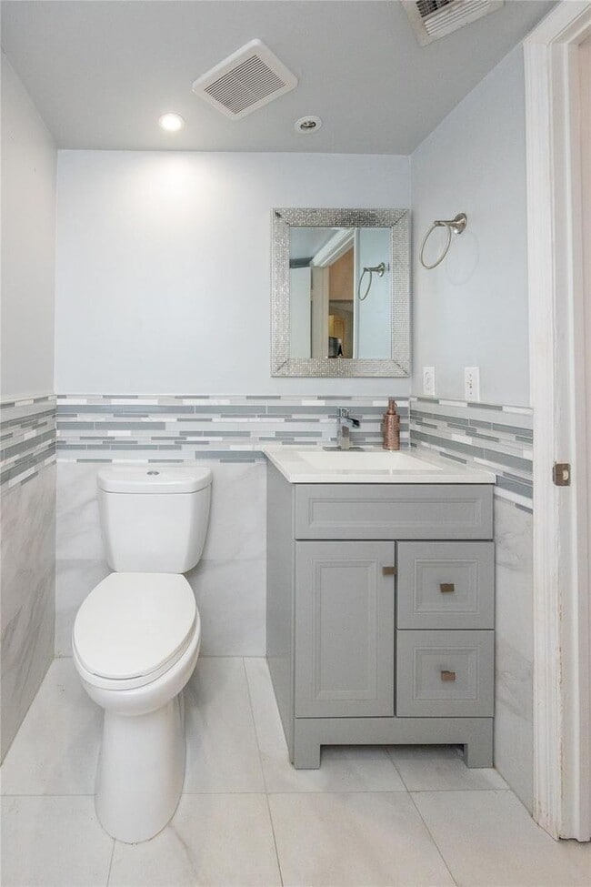 Building Photo - 50 Desford Ln