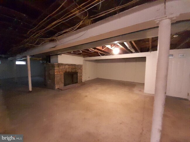 Building Photo - 6731 Edwards Ave