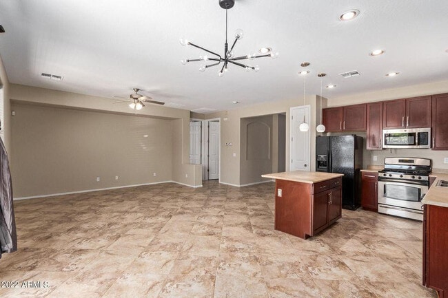 Building Photo - 15465 W Glenrosa Ave