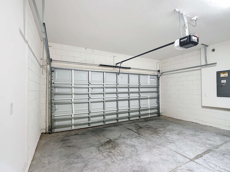 Building Photo - 5059 Stokes Way