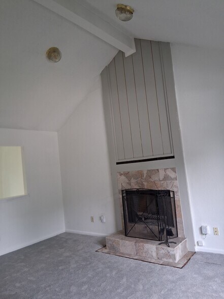 Building Photo - 146 N Saxony Dr