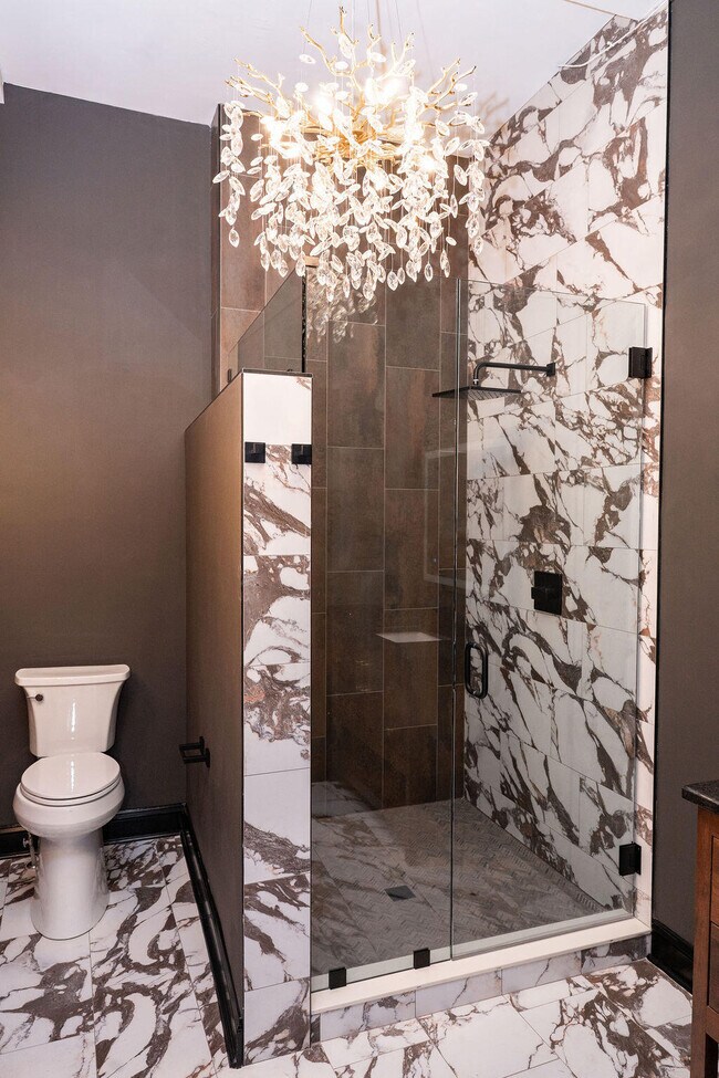 Building Photo - 275 S Limestone