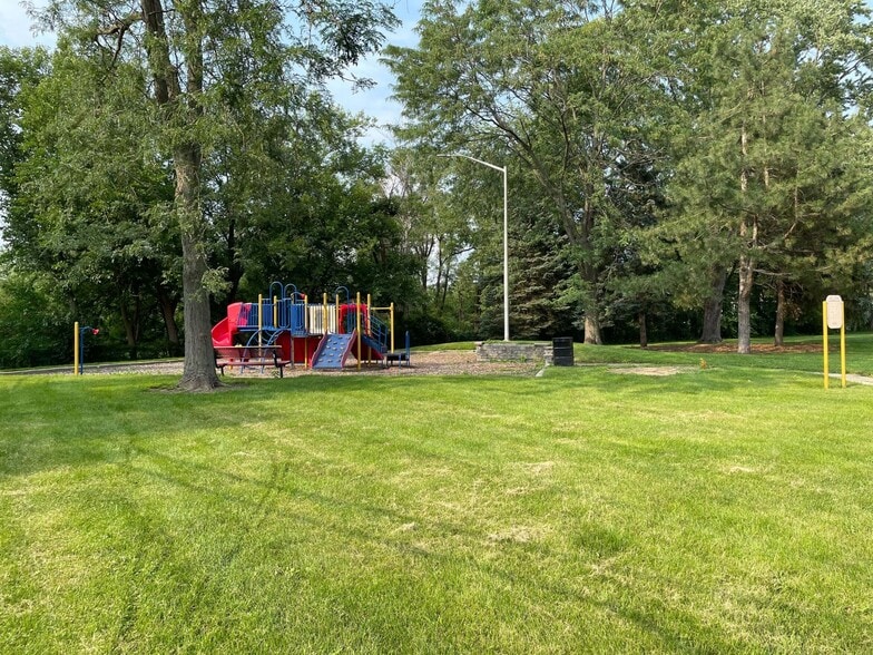 Building Photo - 565 Sidney Ave