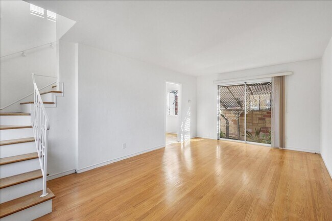 Building Photo - 3131 Fernside Blvd