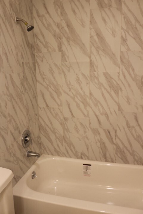 Building Photo - NO SHOWINGS UNTIL 12/15/25