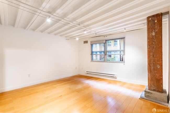 Building Photo - 400 Spear St