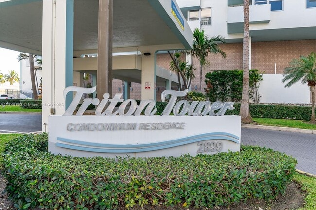 Building Photo - 2899 Collins Ave