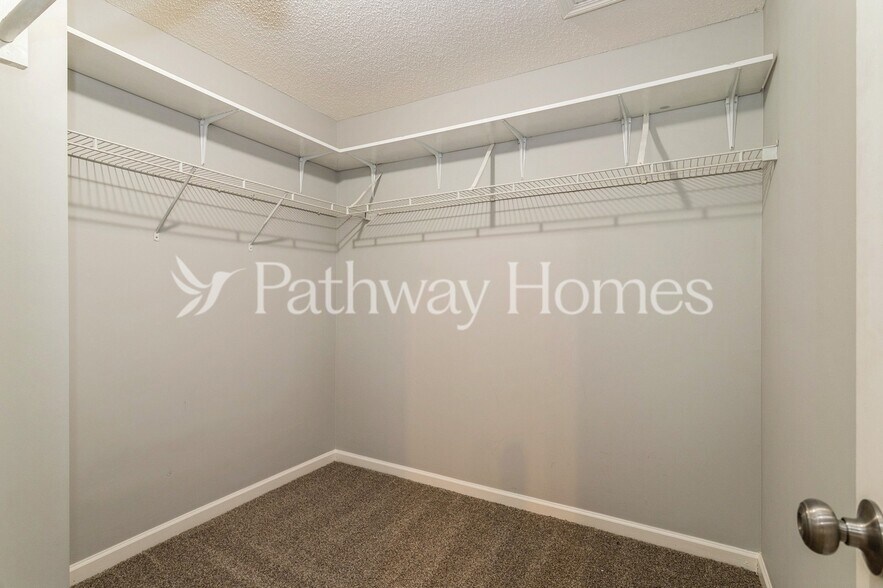 Building Photo - 4501 Holliday Rd