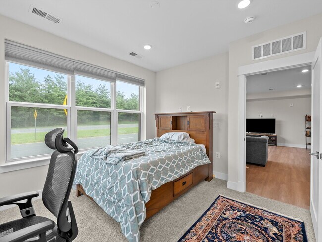 Building Photo - Stylish Townhome in Sought-After Ashburn L...