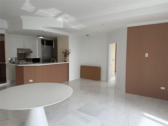 Building Photo - 848 Brickell Key Dr
