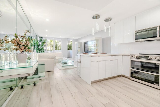 Building Photo - 100 Lincoln Rd