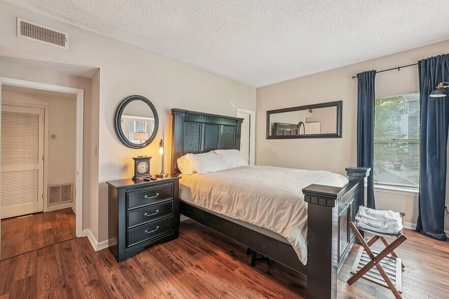 Building Photo - 502 Ivy Green Ln SE