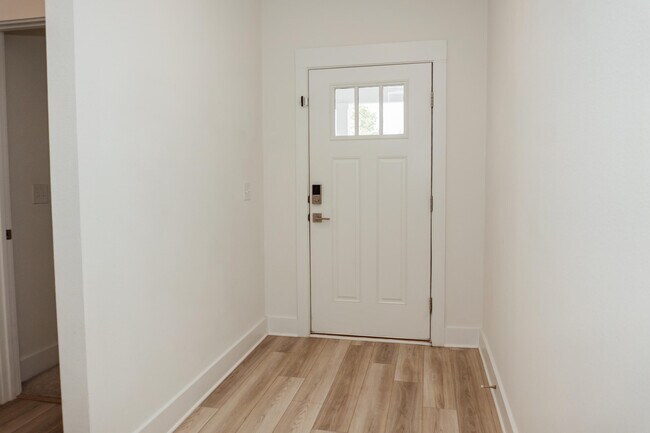 Building Photo - 233 Lyla Ln