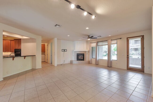 Building Photo - Beautiful 2-Bedroom Condo in Prime Scottsd...