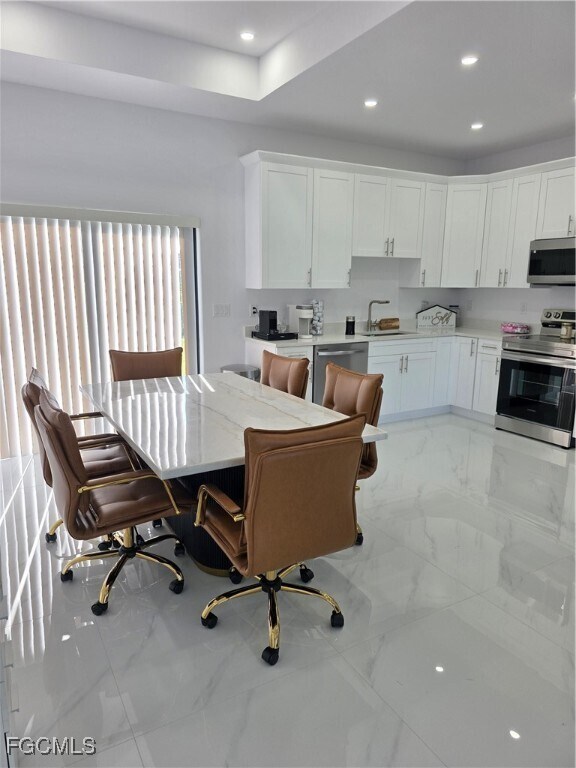 Building Photo - 821 Bell Blvd S