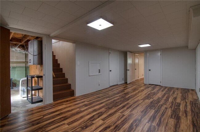 Building Photo - 2232 Old Spring Rd