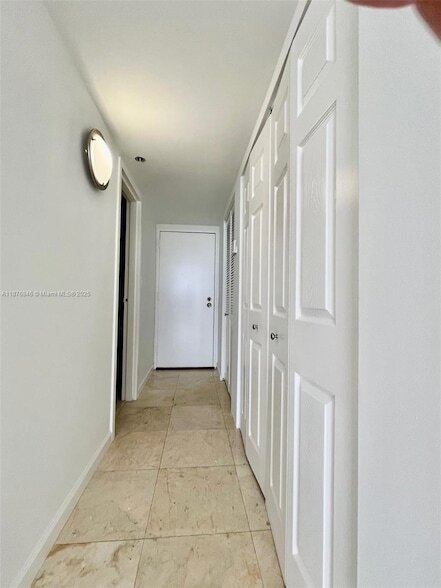 Building Photo - 7601 E Treasure Dr