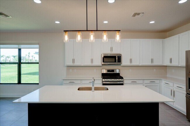 Building Photo - 12474 SW La Costa St