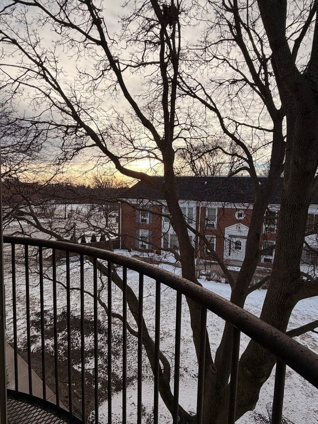 Building Photo - 1970 Cherry Ln